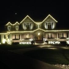 4 Reasons To Hire A Christmas Light Installation Pro