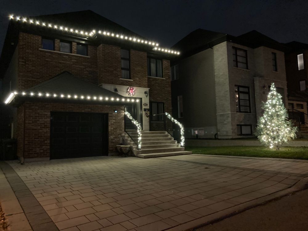 Christmas Lights Installation in Laval, QC