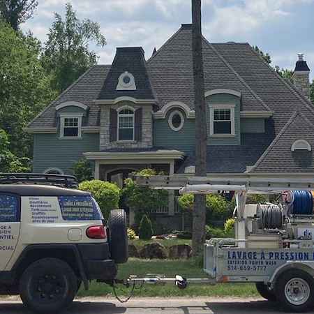 Roof cleaning asphalt shingles quebec winter